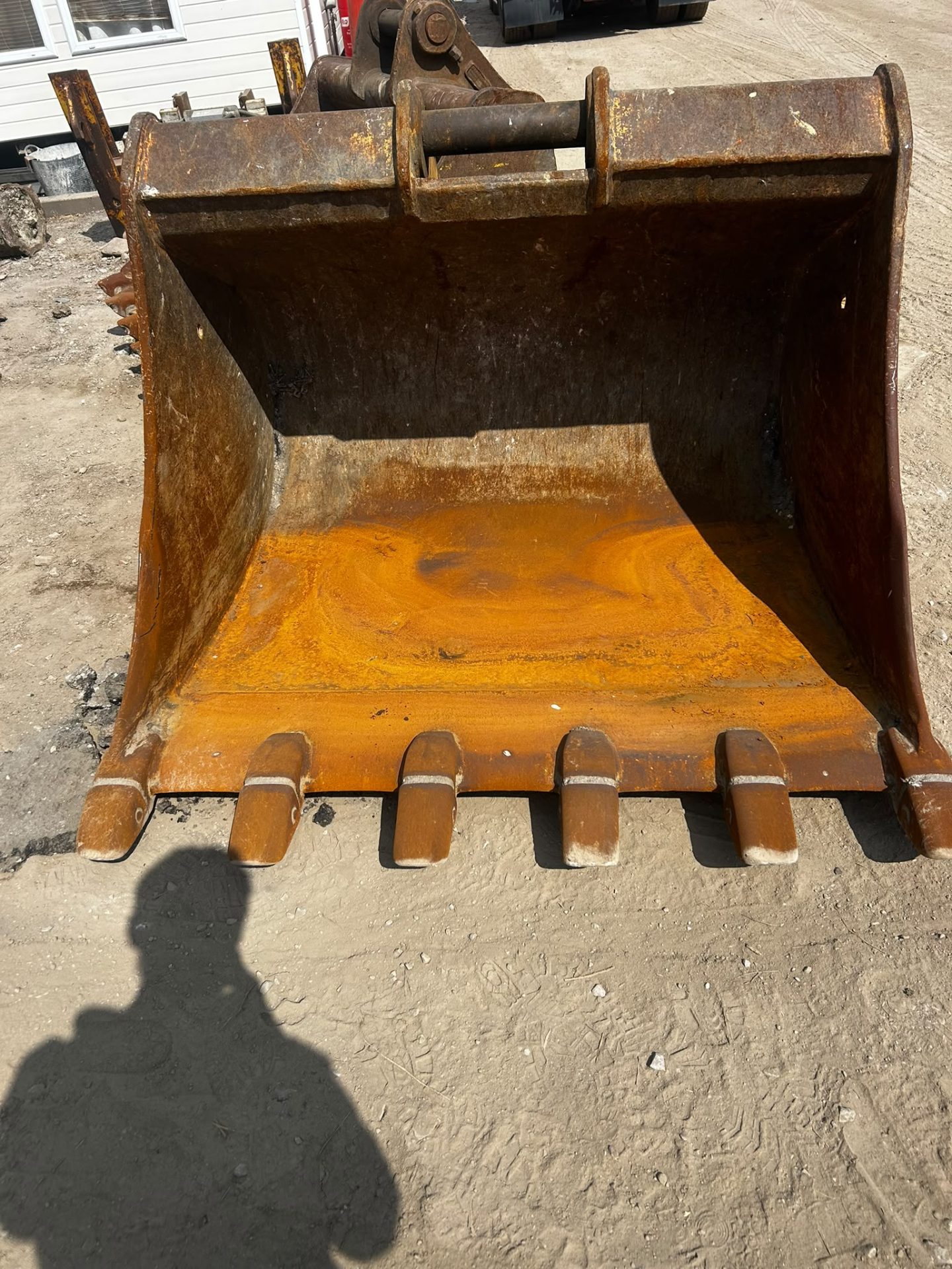 5FT DIGGING BUCKET 80MM PINS JCB HITACHI DOOSAN HYUNDAI DAEWOO
