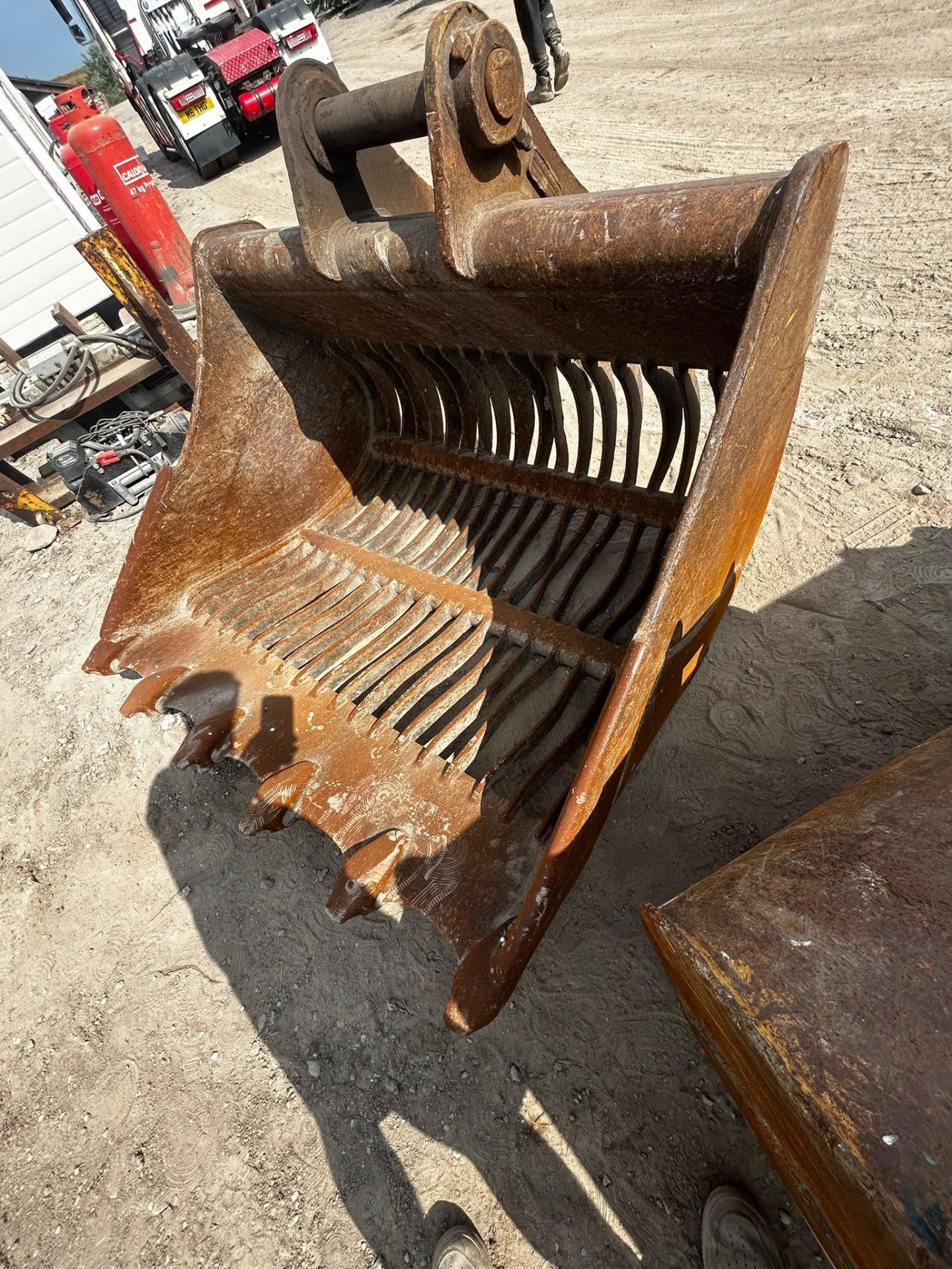 5FT RIDDLE SKELETON BUCKET 80MM PINS JCB HITACHI DOOSAN HYUNDAI DIGGER EXCAVATOR