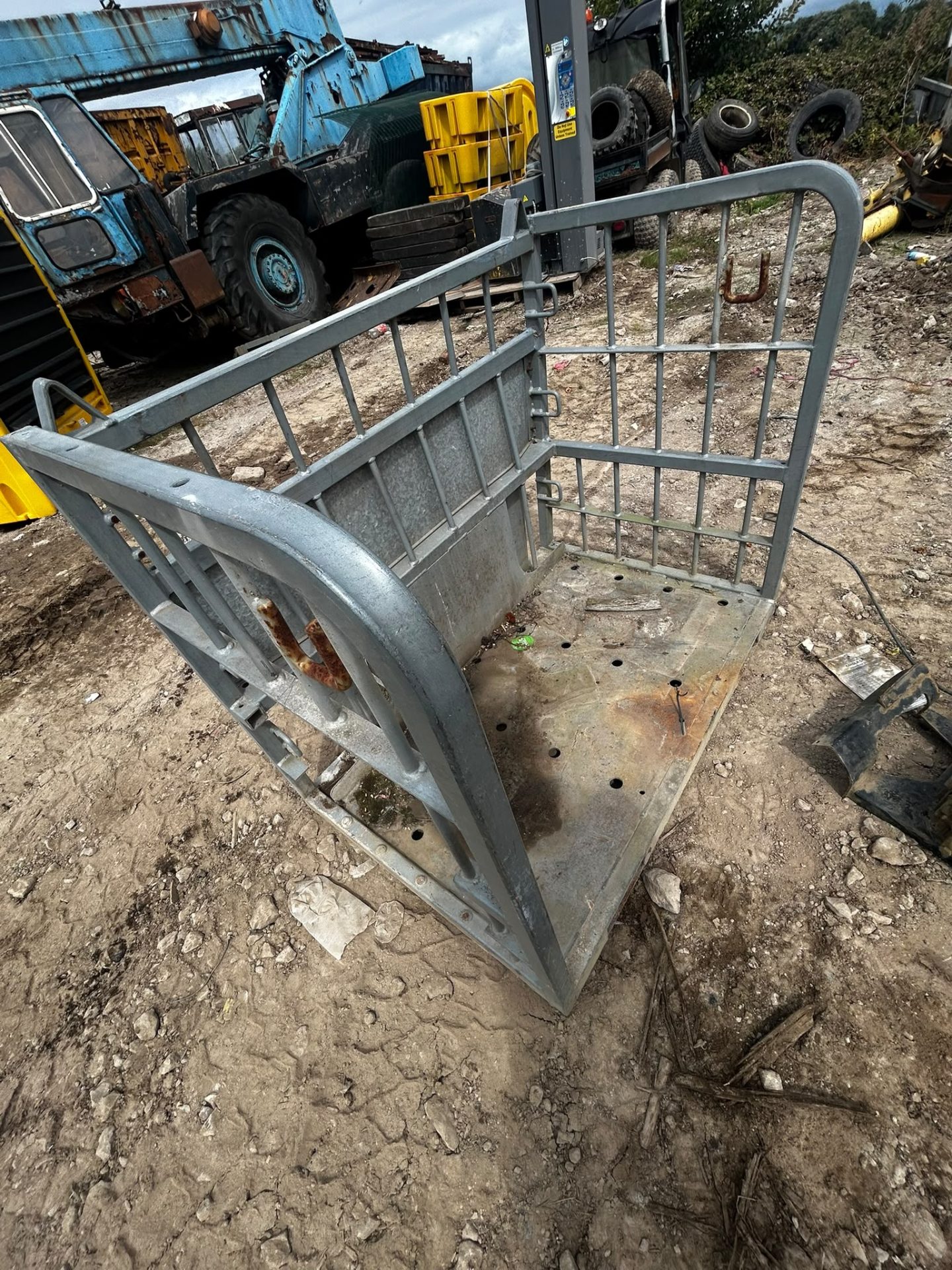 FORKLIFT MAN BASKET GAS BOTTLE CAGE WITH FORK POCKETS