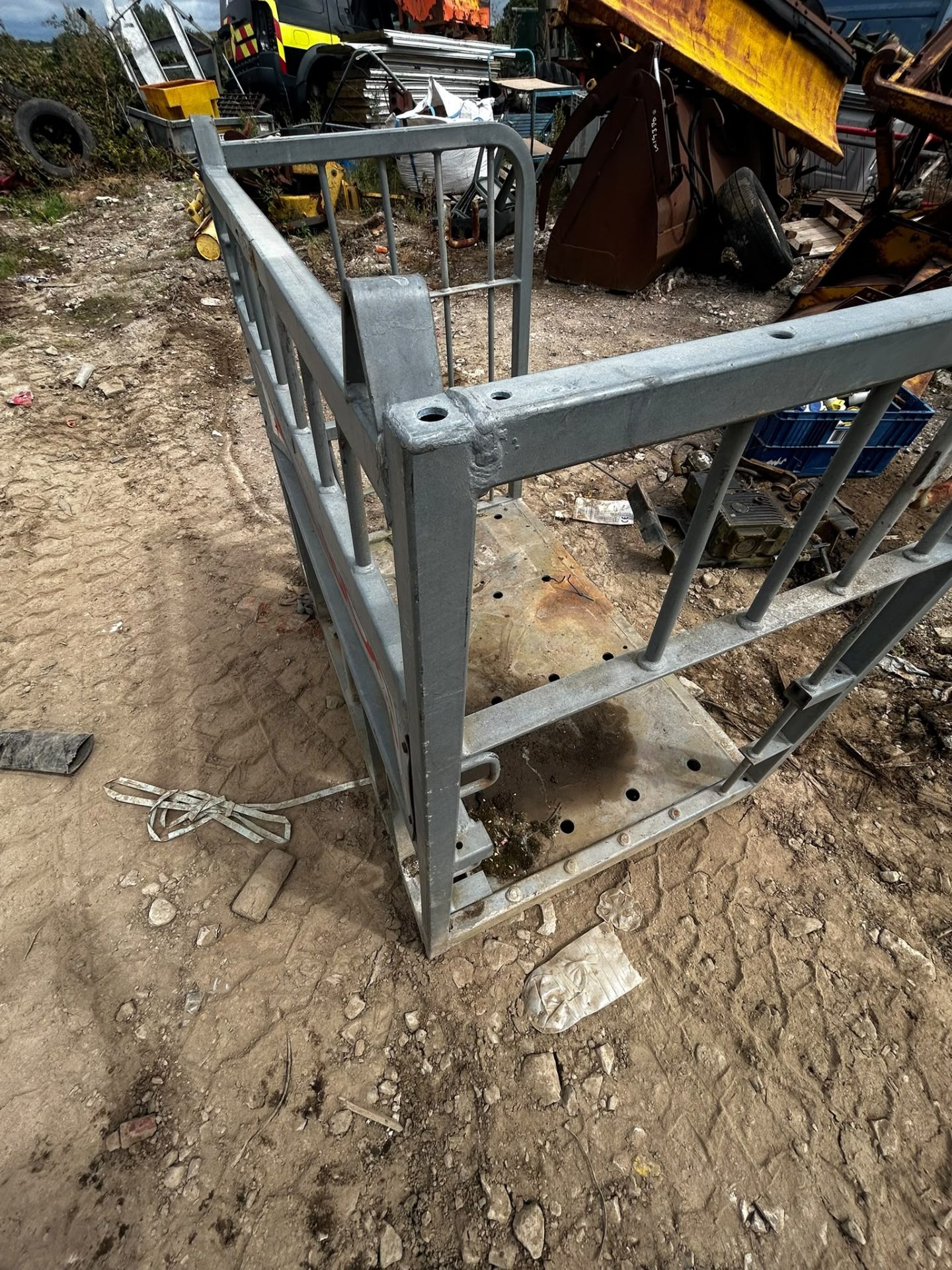 FORKLIFT MAN BASKET GAS BOTTLE CAGE WITH FORK POCKETS - Image 3