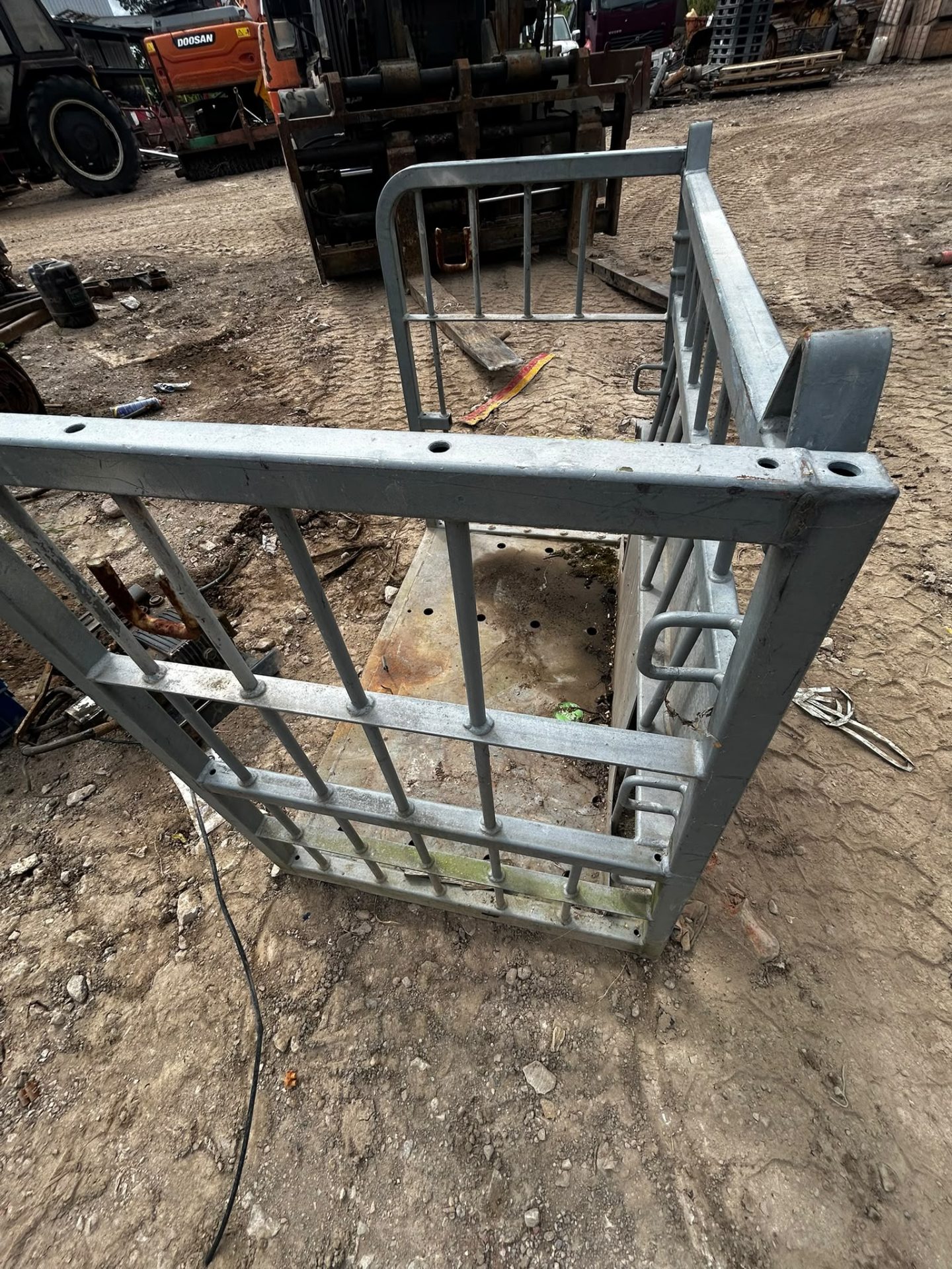 FORKLIFT MAN BASKET GAS BOTTLE CAGE WITH FORK POCKETS - Image 4