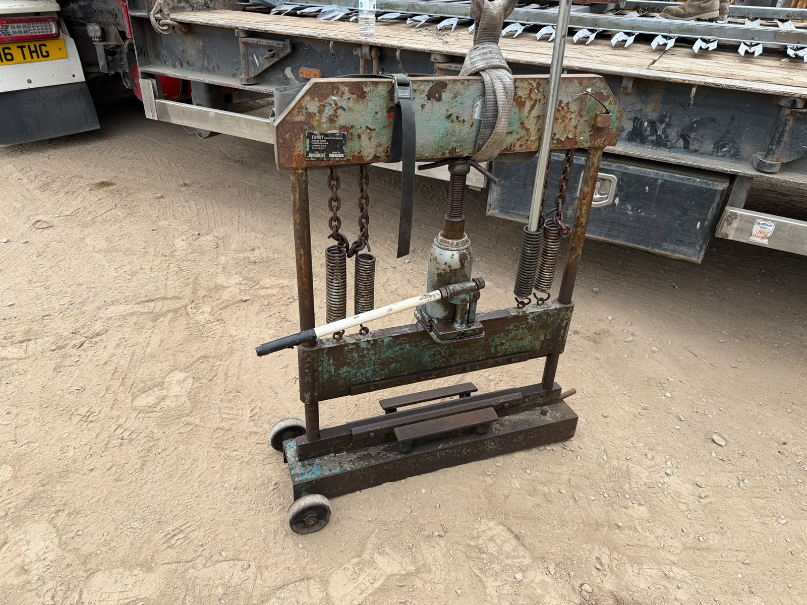 ERRUT SS258 HYDRAULIC STONE SPLITTER CHOPPER GUILLOTINE PAVING CUTTER