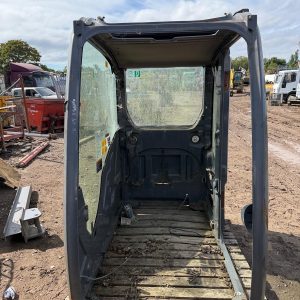 HITACHI EXCAVATOR DIGGER CAB – ZAXIS REPLACEMENT BREAKING SPARES