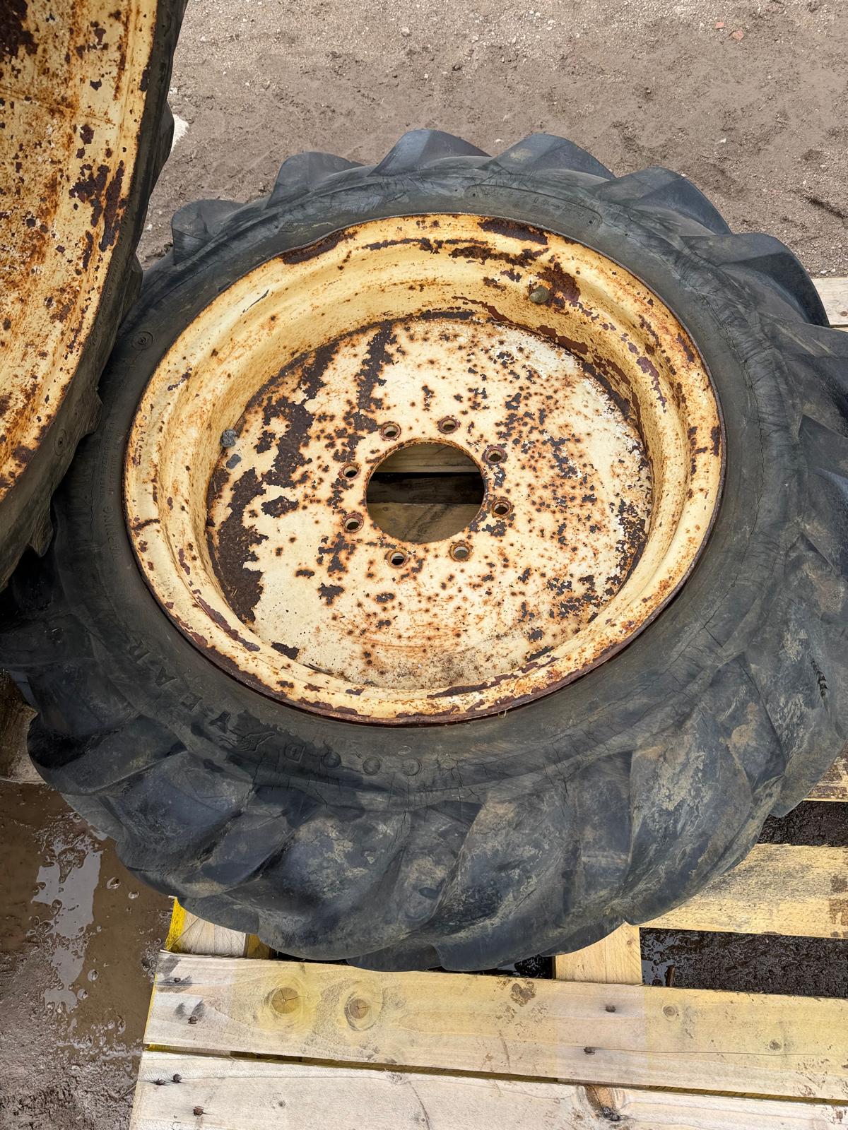 PAIR OF DAVID BROWN TRACTOR REAR WHEELS & TYRES 8-STUD VINTAGE FARM - Image 8