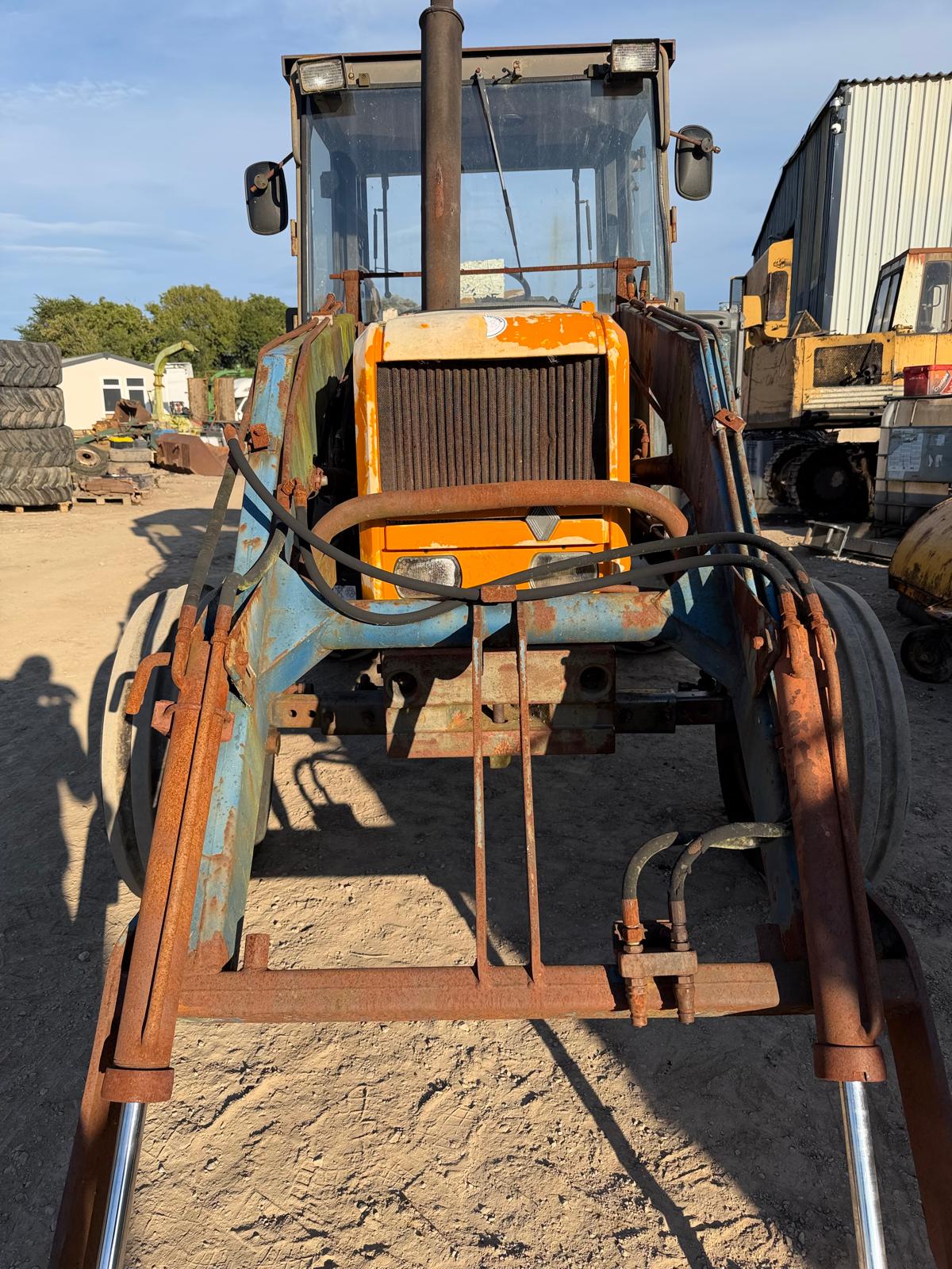 RENAULT 70-32 2WD TRACTOR WITH TANCO POWER LOADER PICK-UP HITCH - Image 7