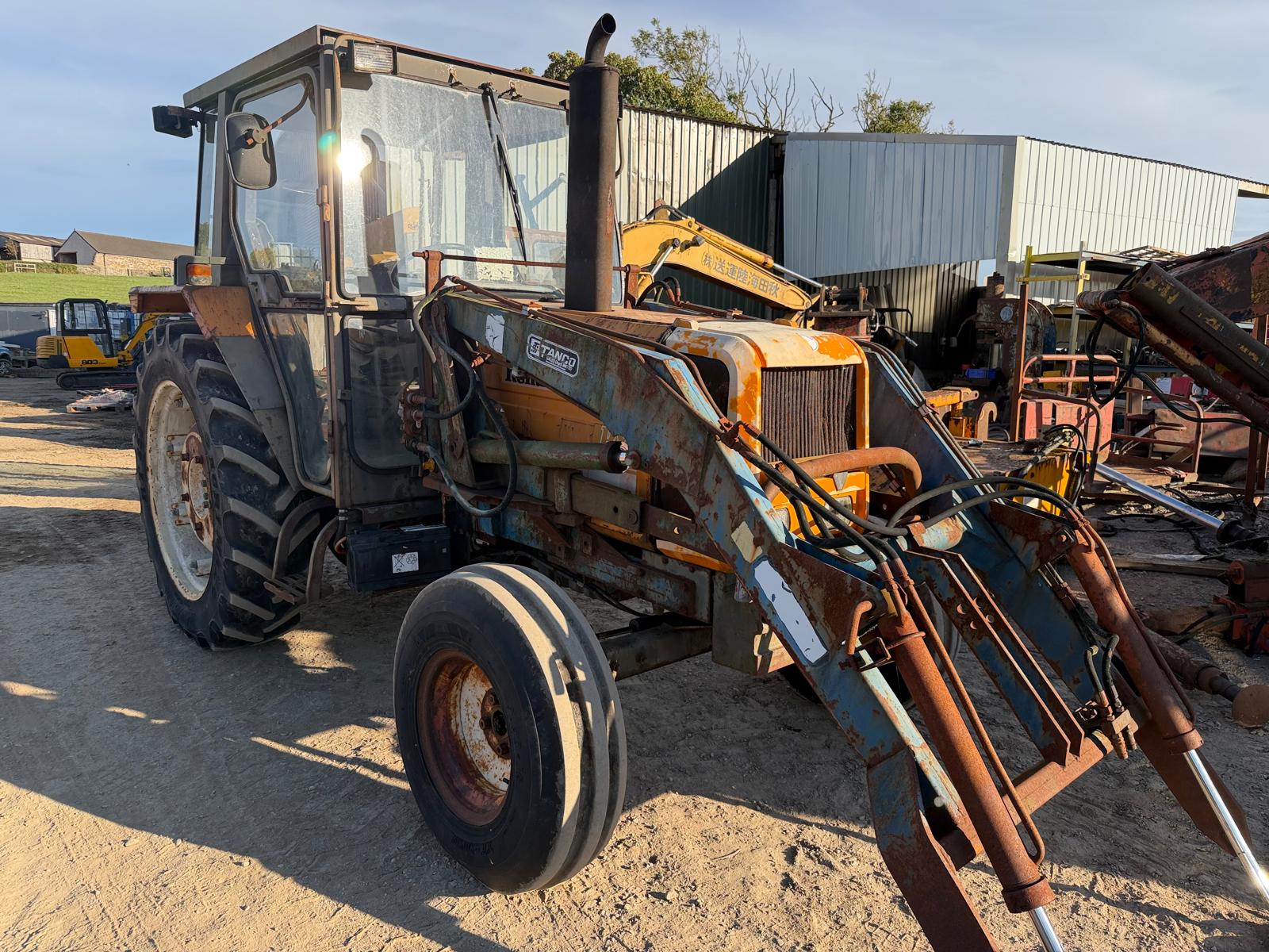 RENAULT 70-32 2WD TRACTOR WITH TANCO POWER LOADER PICK-UP HITCH - Image 10