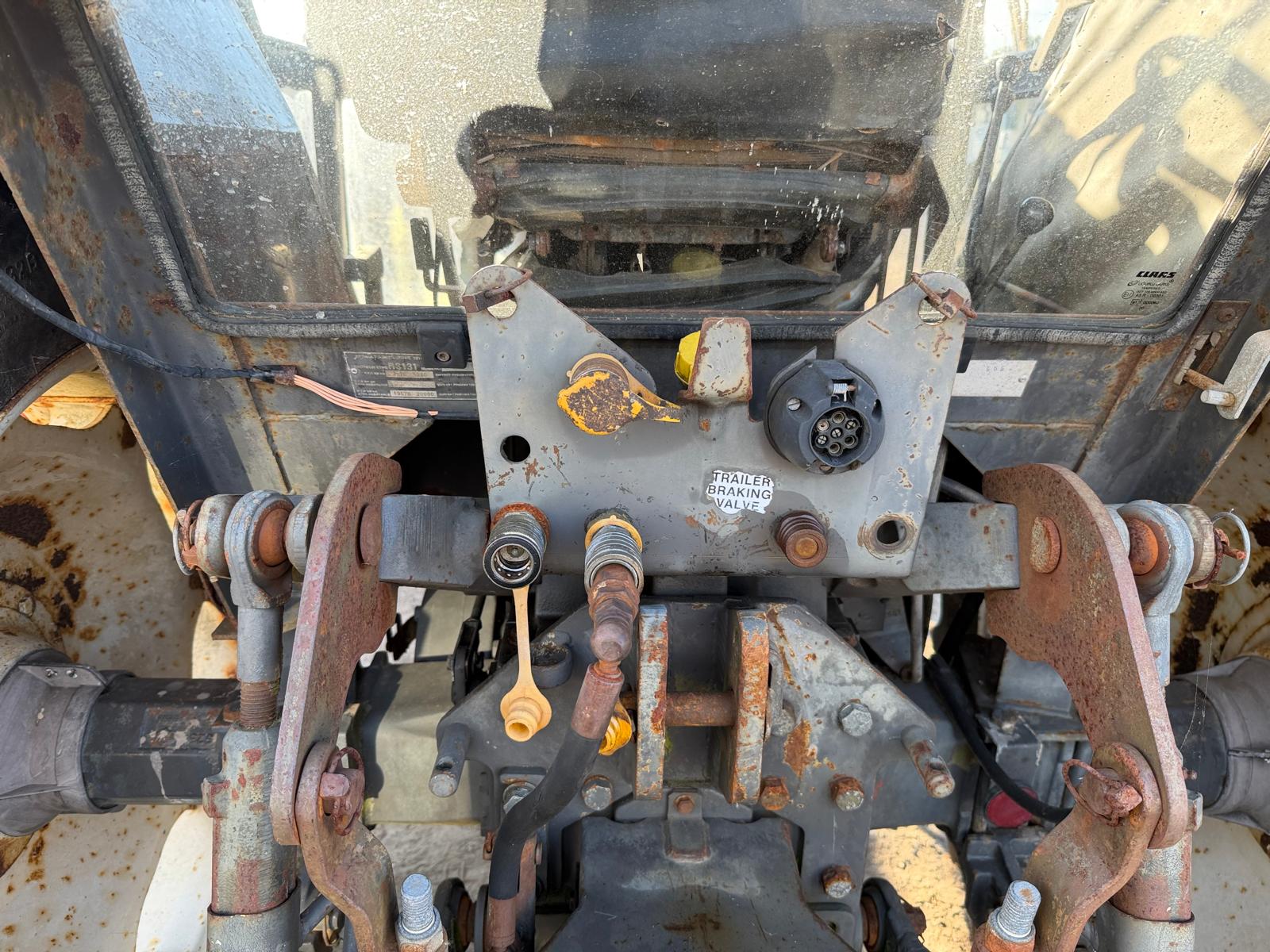 RENAULT 70-32 2WD TRACTOR WITH TANCO POWER LOADER PICK-UP HITCH - Image 12