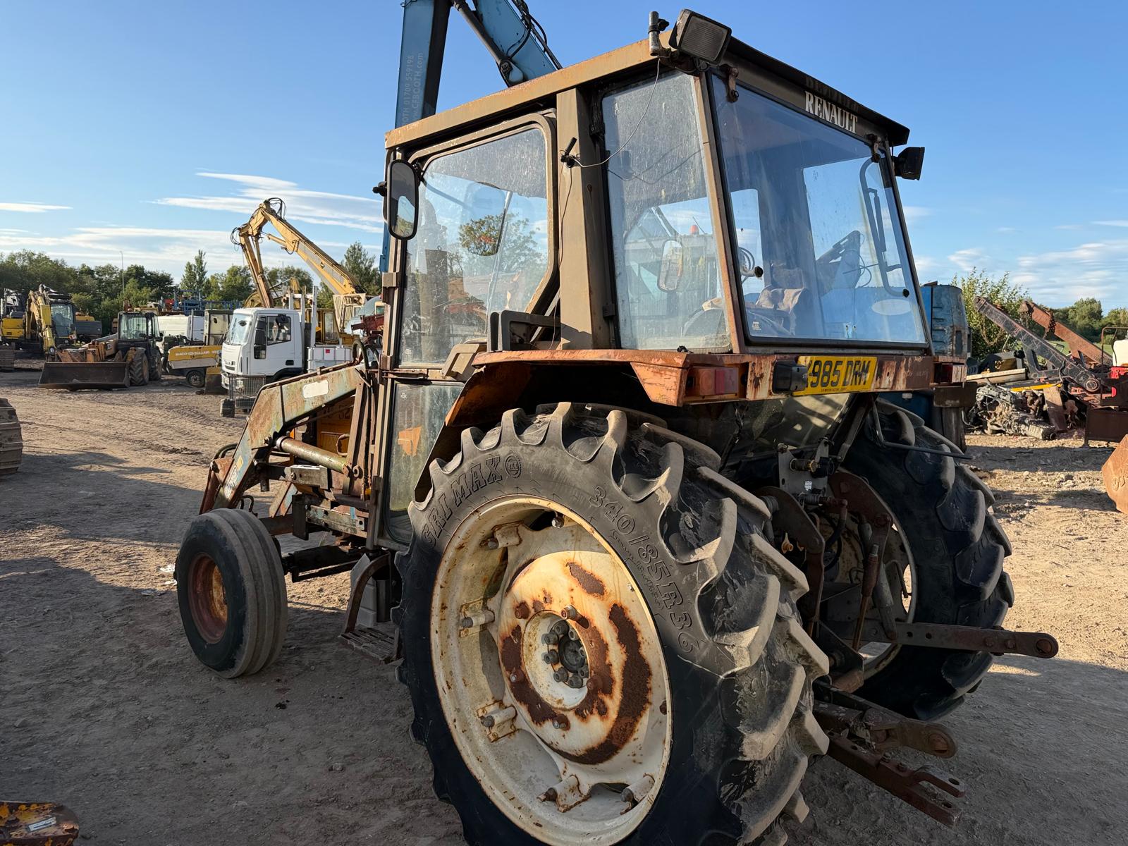 RENAULT 70-32 2WD TRACTOR WITH TANCO POWER LOADER PICK-UP HITCH - Image 15