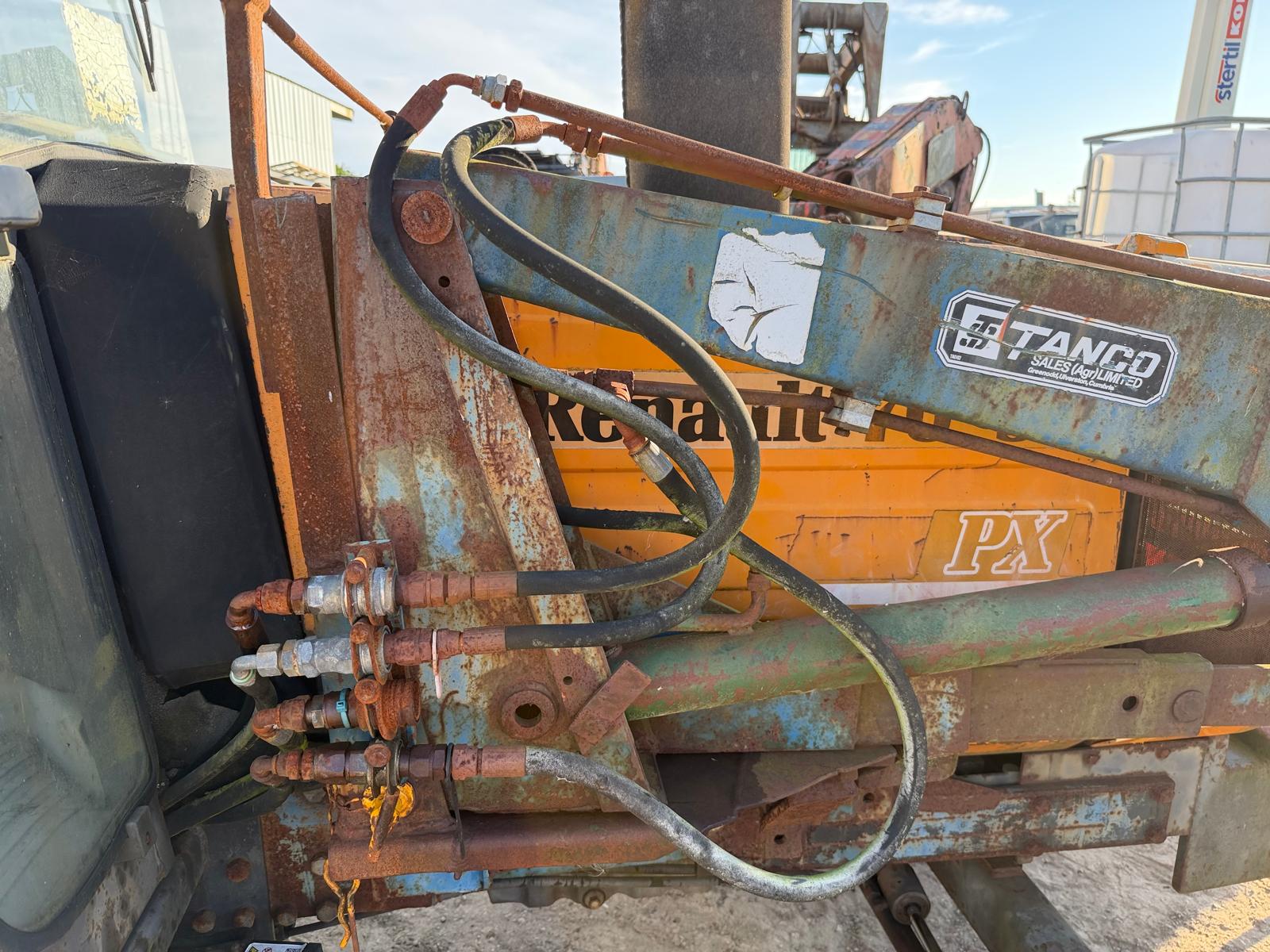 RENAULT 70-32 2WD TRACTOR WITH TANCO POWER LOADER PICK-UP HITCH - Image 16