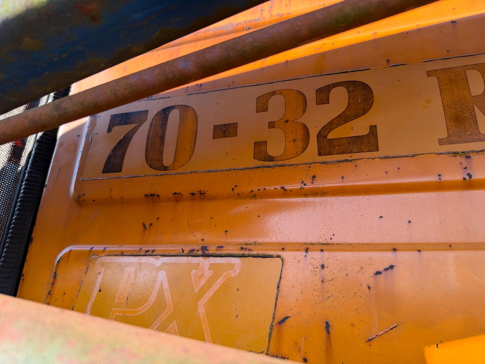 RENAULT 70-32 2WD TRACTOR WITH TANCO POWER LOADER PICK-UP HITCH - Image 18