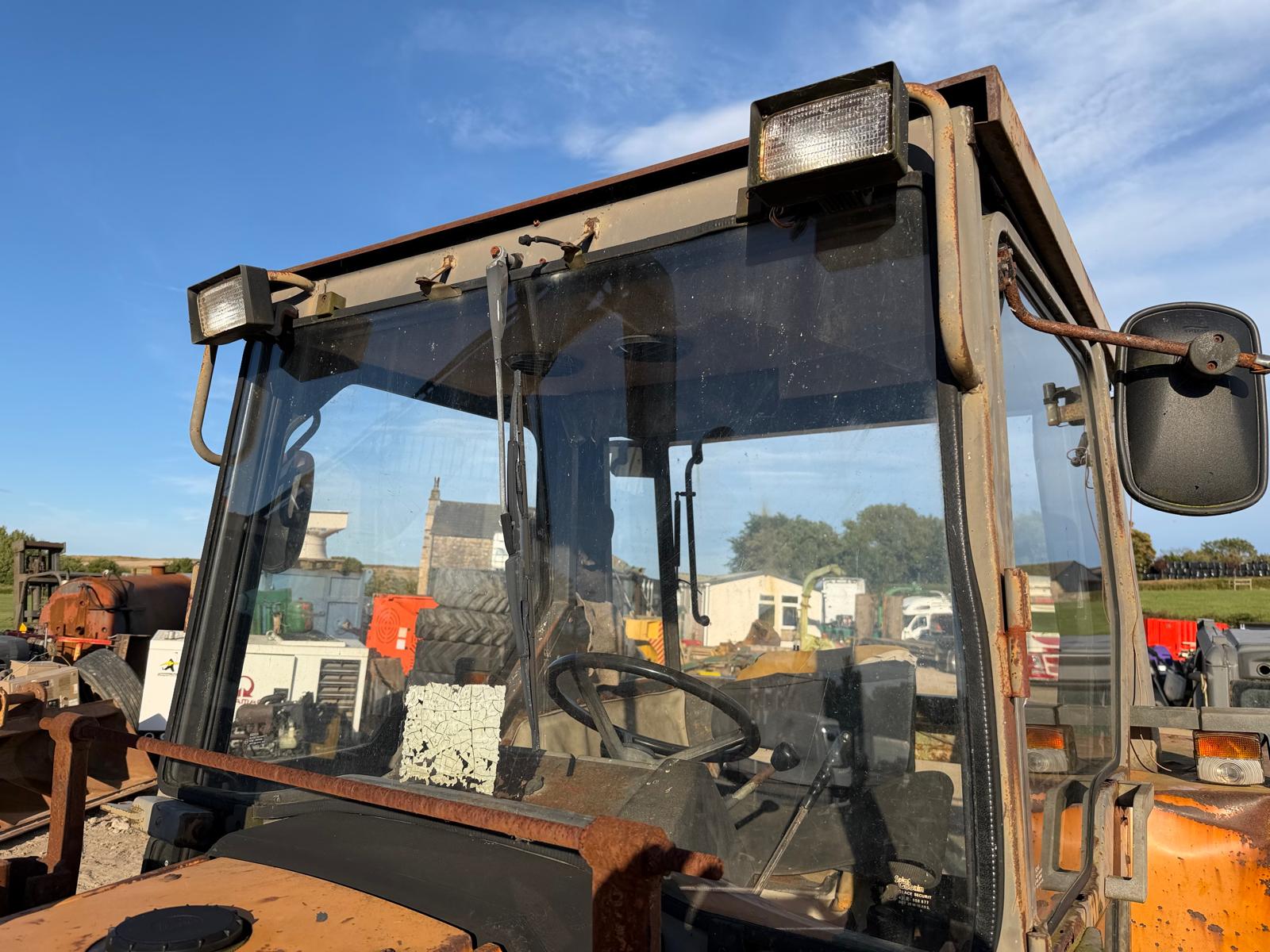 RENAULT 70-32 2WD TRACTOR WITH TANCO POWER LOADER PICK-UP HITCH - Image 19