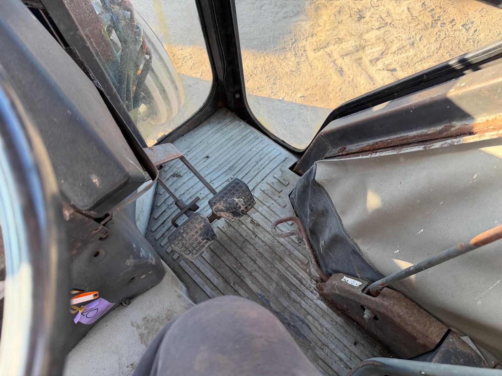 RENAULT 70-32 2WD TRACTOR WITH TANCO POWER LOADER PICK-UP HITCH - Image 2