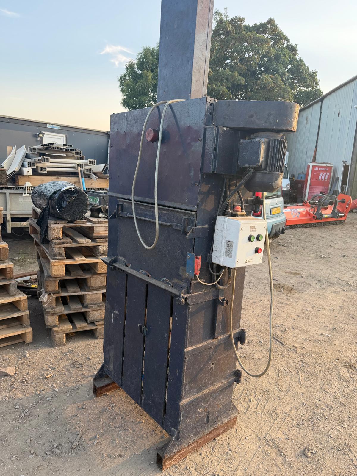 CARDBOARD BALER / VERTICAL WASTE COMPACTOR – 3 PHASE