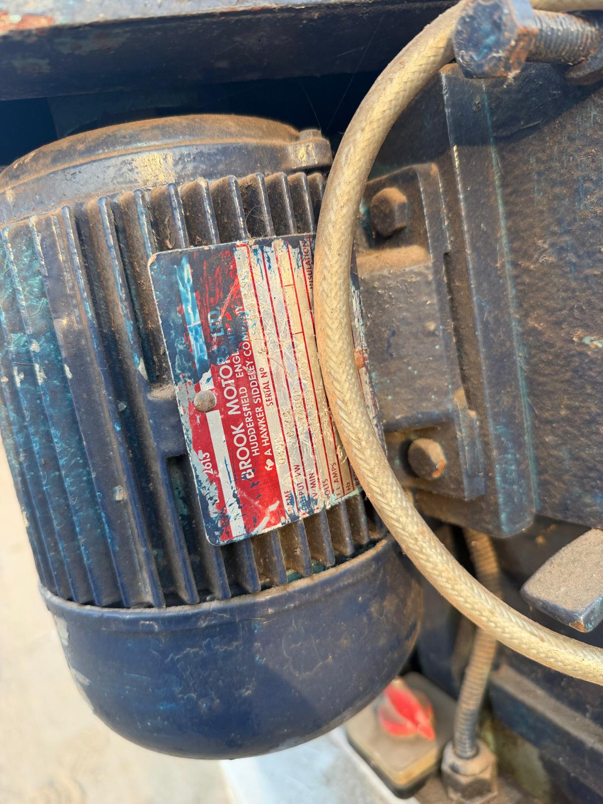CARDBOARD BALER / VERTICAL WASTE COMPACTOR – 3 PHASE - Image 10