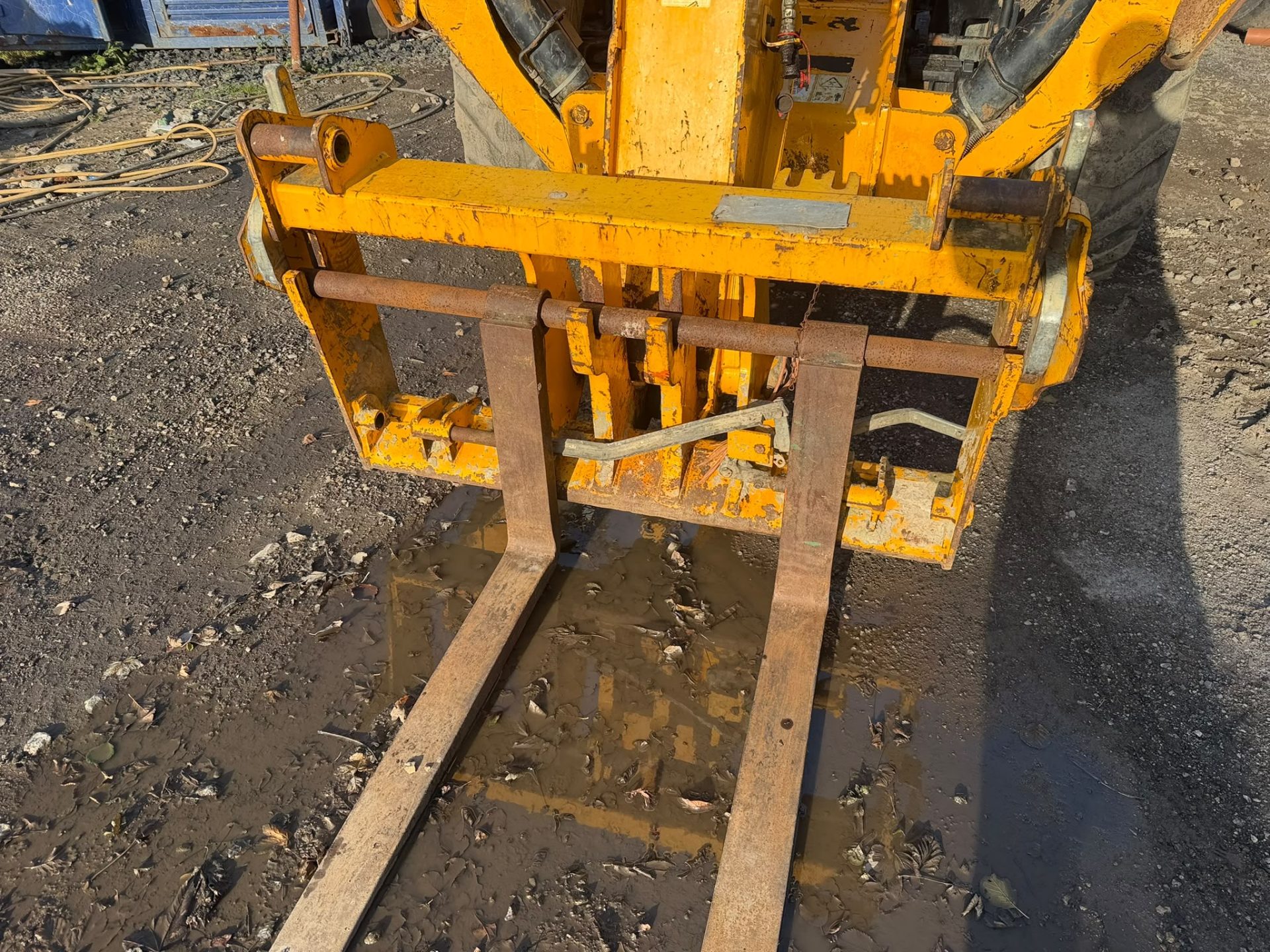 2017 JCB 540-140 HI VIZ TELEHANDLER SWAY 3425 HRS TELE HANDLER LOADALLC/W FORKS - Image 2