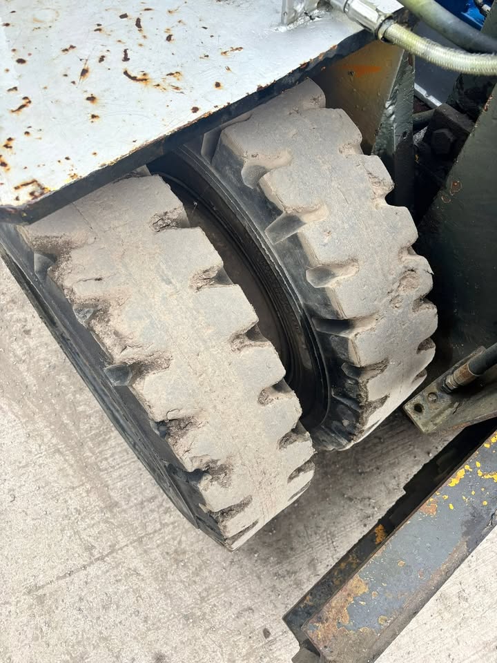 BOSS 8 TON DIESEL FORKLIFT TRUCK SIDE SHIFT FORK POSITIONER FORD ENGINE - Image 5