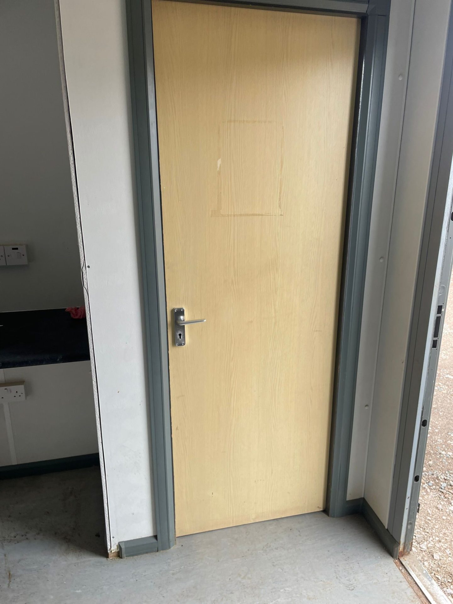 32FT X 10FT SITE OFFICE / WELFARE UNIT – PORTABLE CABIN – CHOICE OF 3 - Image 2