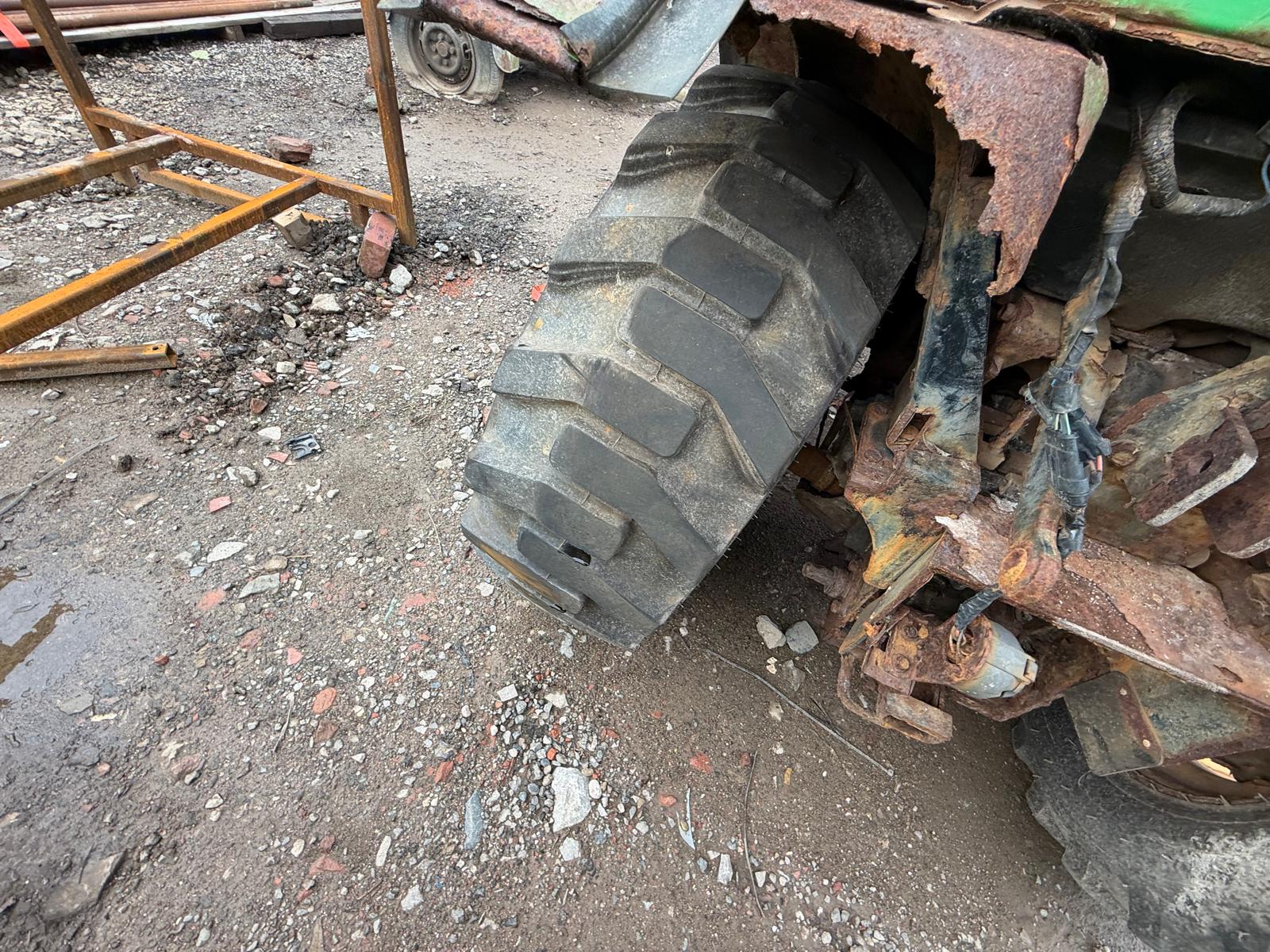 2011 JOHN DEERE 2320 COMPACT TRACTOR YANMAR ENGINE SPARES REPAIR 700 HOURS - Image 11