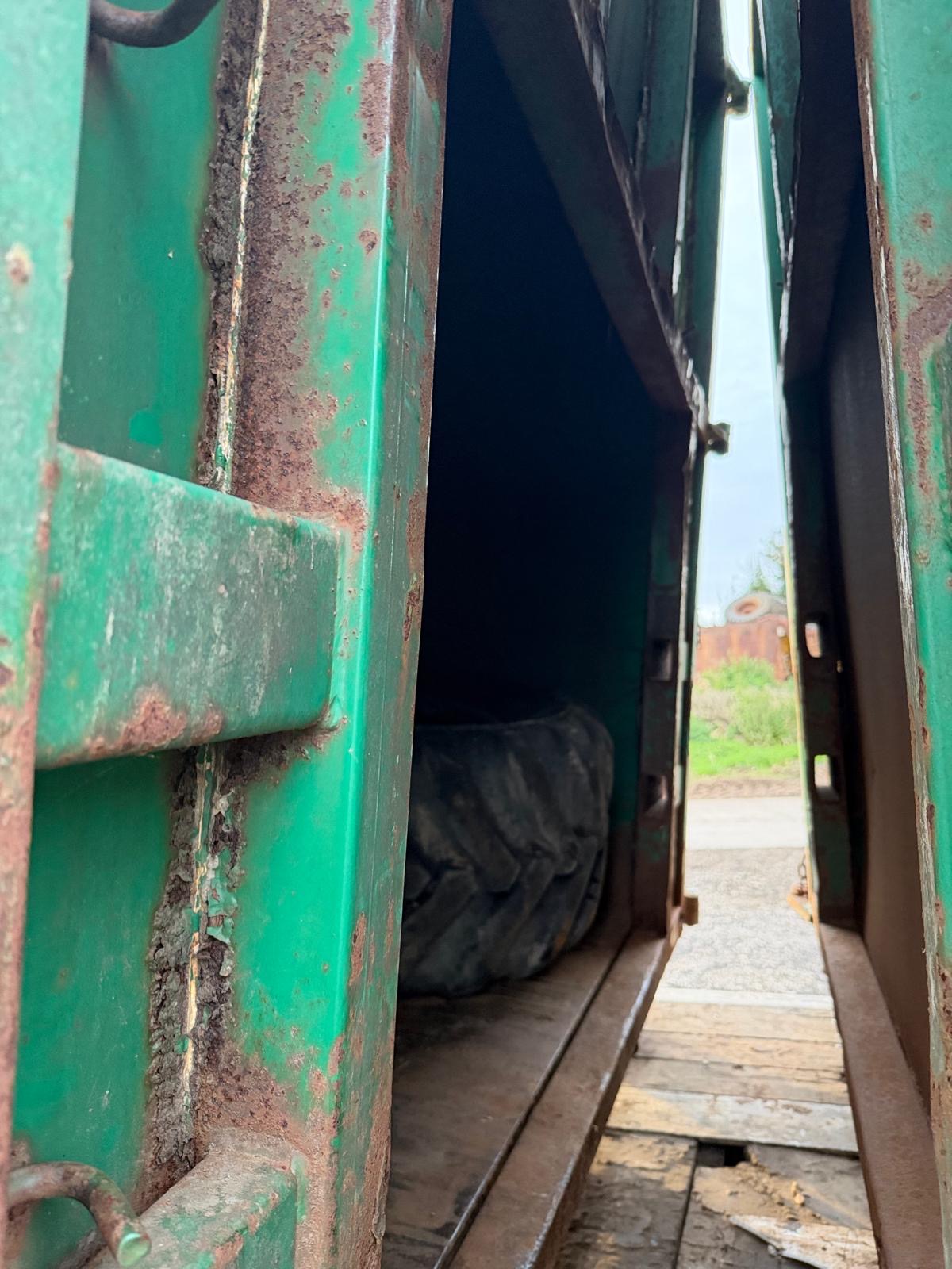 33 YARD ROLL ON ROLL OFF ENCLOSED SKIP BIN RO RO HOOK LOADER WASTE BIN WASTE - Image 2