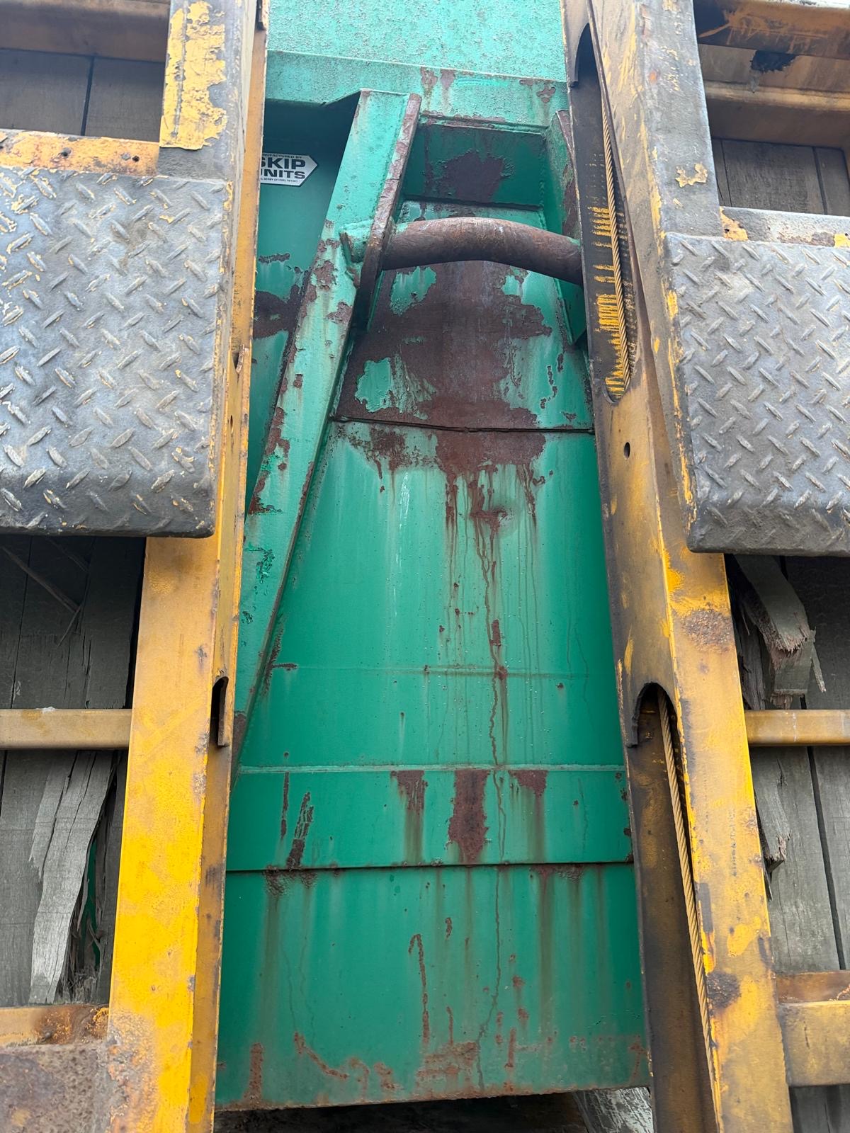 33 YARD ROLL ON ROLL OFF ENCLOSED SKIP BIN RO RO HOOK LOADER WASTE BIN WASTE - Image 3